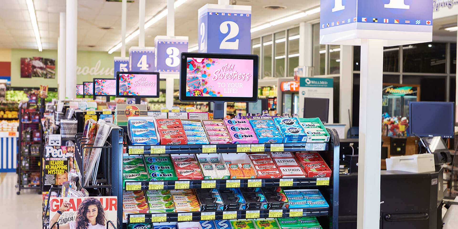 Grocery store point-of-purchase DOOH screen at checkout